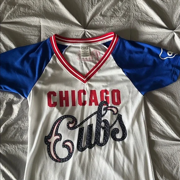 PINK Victoria's Secret Exclusive MLB Collection Top - Picture 1 of 3